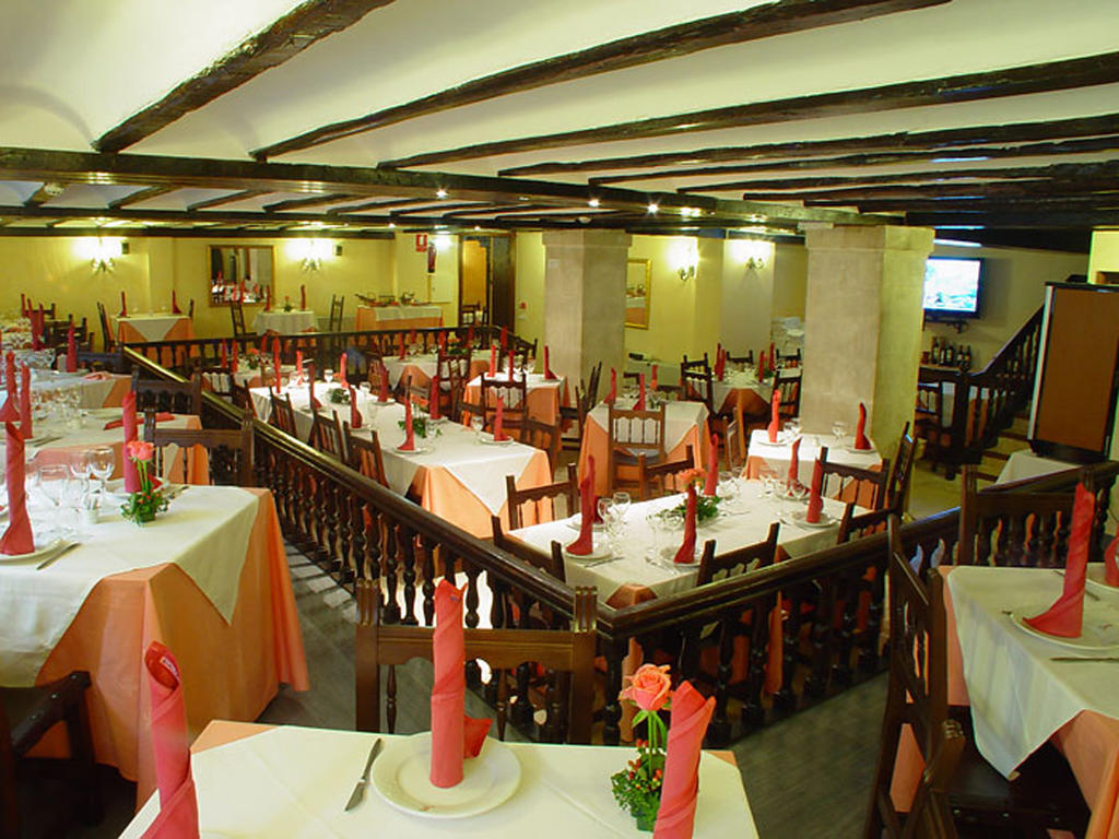 Hotel Nuevo Arlanza Covarrubias Buitenkant foto
